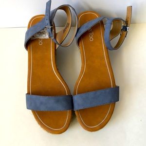 Me‎ Too Size 10  Wedge Sandal
